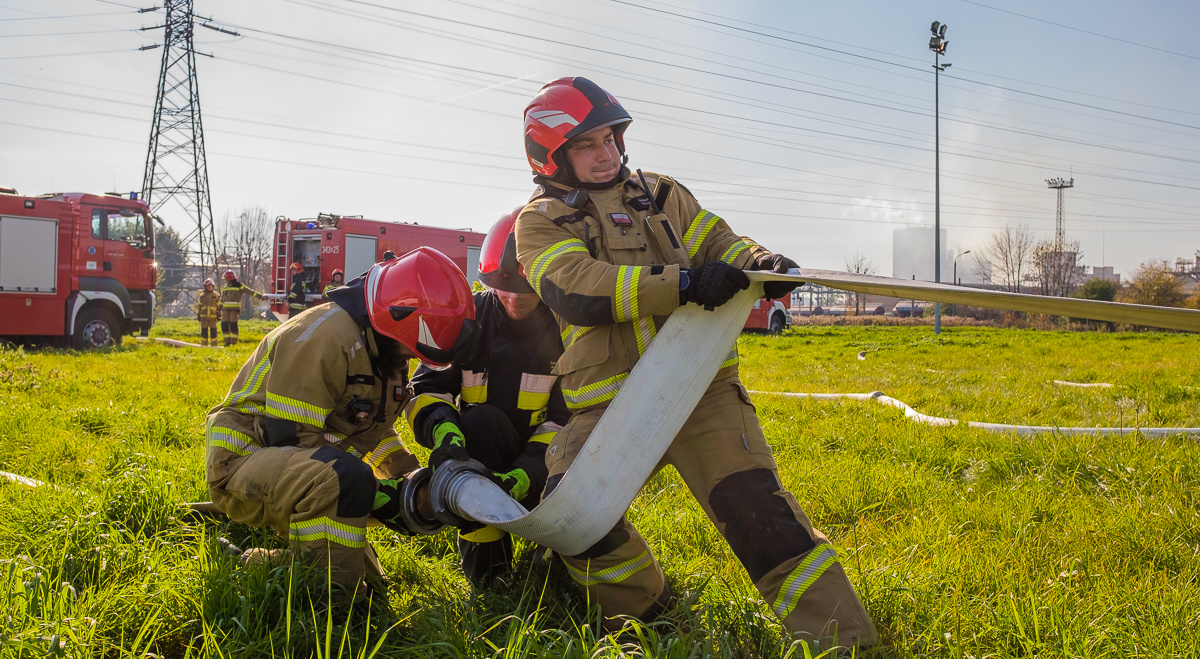 Pokaz współpracy i umiejętności straży pożarnej podczas ćwiczeń w Grupie Azoty S.A.